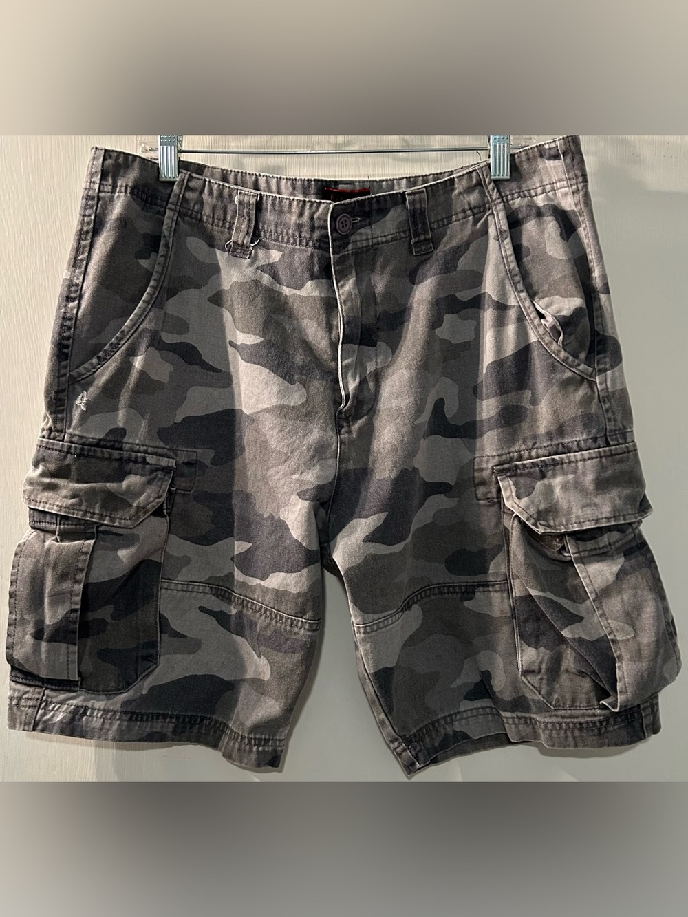 Men's Fission Gray Camo Cargo Shorts - Durable Casual Style Size 36